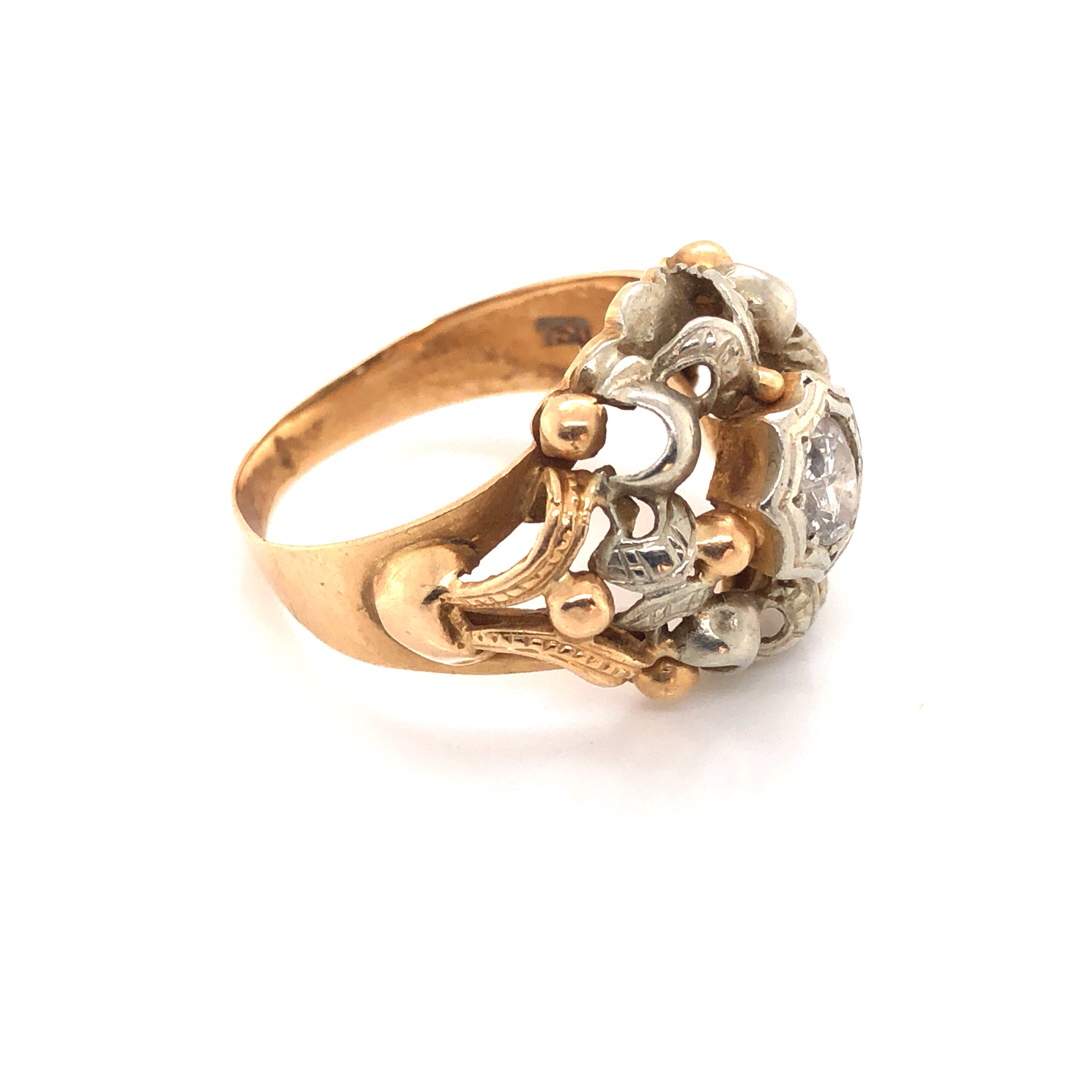 AN ANTIQUE 18ct YELLOW AND WHITE GOLD ORNATE DIAMOND SET RING. THE DIAMOND IN AN OCTAGONAL FORMED