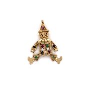 A 9ct YELLOW GOLD HALLMARKED ARTICULATING CLOWN PENDANT WITH A GEMSET BODY AND HAT. LENGTH 3cms.