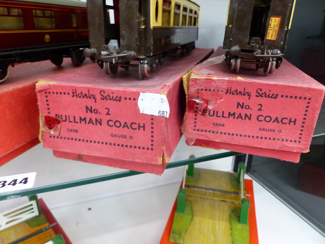 TWO HORNBY BOXED O GAUGE PULLMAN COACHES, A No. 2 CORRIDOR COACH TOGETHER WITH A No. 2 BRAKE - Image 2 of 7