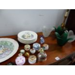 VARIOUS TRINKET BOXES, A SET OF GIEN FRENCH SIDE PLATES AND A SERVING PLATE ETC.