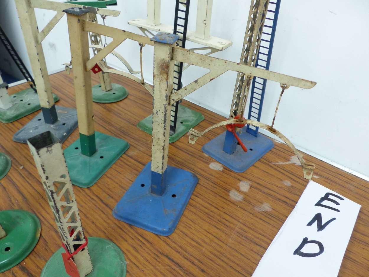 A COLLECTION OF HORNBY SIGNALS, THREE GANTRIES AND VARIOUS TELEGRAPH POLES - Image 3 of 7
