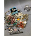 A QUANTITY OF JEWELLERY TO INCLUDE SILVER, COSTUME, BEADS, PEARLS, WATCH KEYS, ETC.