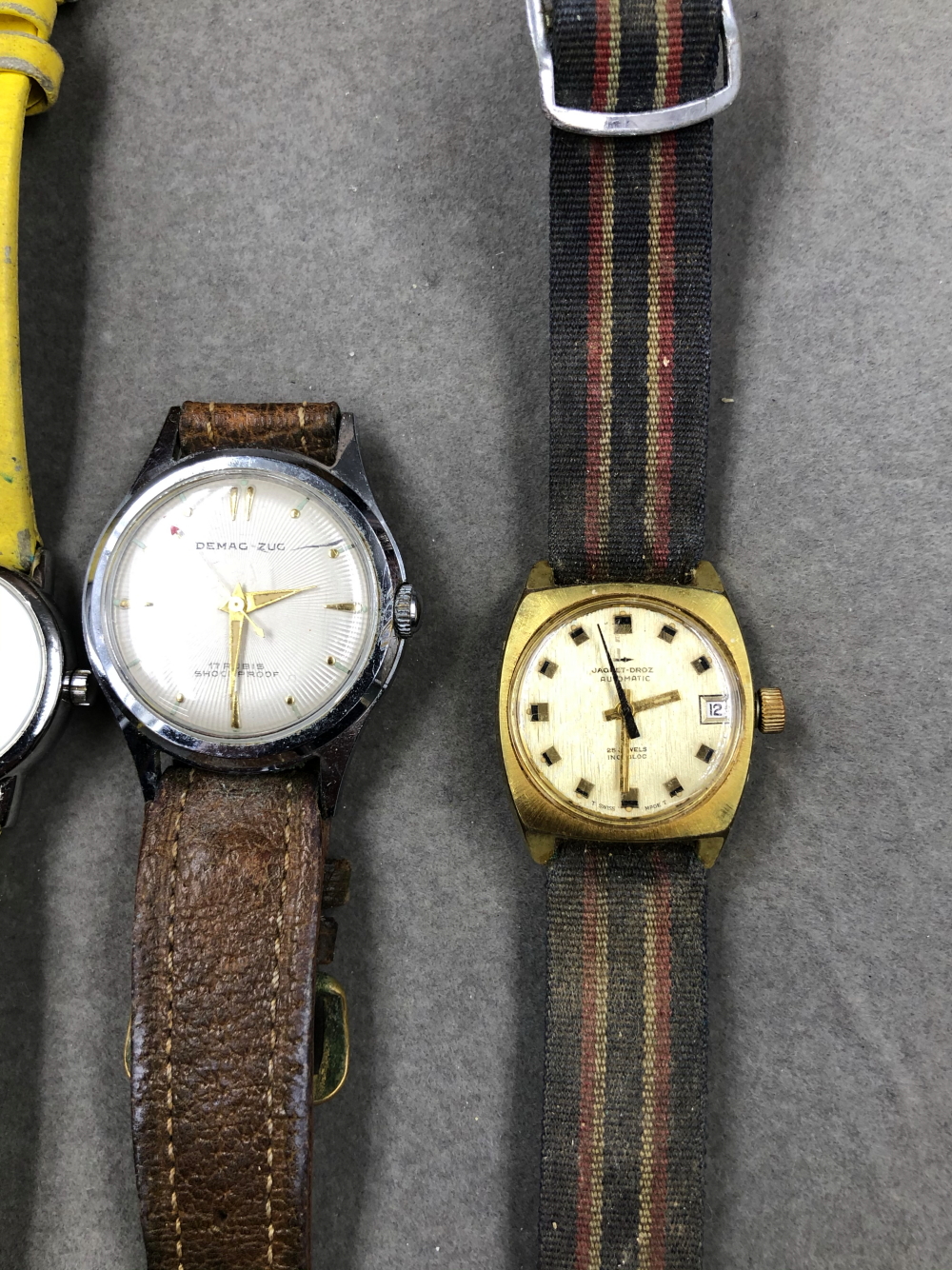 A COLLECTION OF VINTAGE COSTUME JEWELLERY AND WATCHES TO INCLUDE DEMAG-ZUG, JAQUET-DROZ, TIMEX, - Image 7 of 7