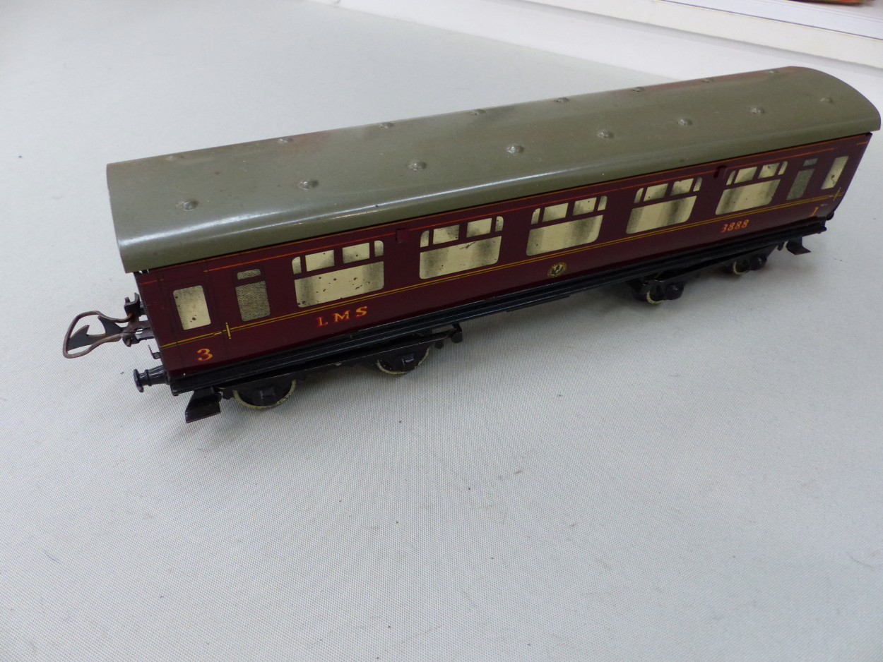 TWO HORNBY BOXED O GAUGE PULLMAN COACHES, A No. 2 CORRIDOR COACH TOGETHER WITH A No. 2 BRAKE - Image 7 of 7