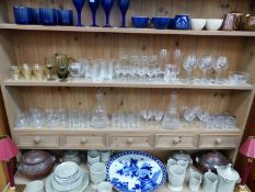 A PORTMEIRION TOTEM PART COFFEE SERVICE, A LARGE ORIENTAL BLUE AND WHITE PLATTER, VARIOUS GLASS