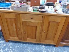 AN OAK SIDEBOARD WITH THREE PANELLED DOORS AND A CENTRAL DRAWER. W 160 x D 54 x H 96cms.