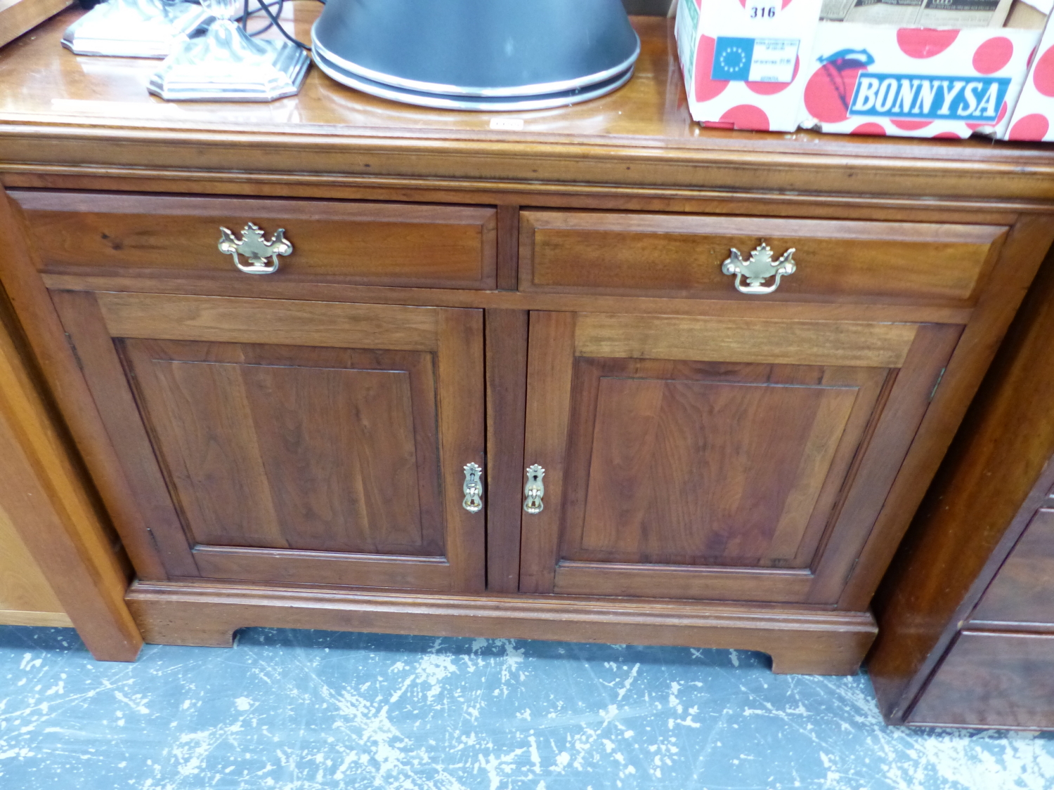 AN OAK SIDE CABINET WITH TWO DRAWERS OVER CUPBOARDS. W 121 x D 45 x H 92cms.