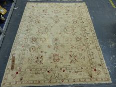 AN ORIENTAL RUG OF ZIEGLER DESIGN 200 X 155 CM