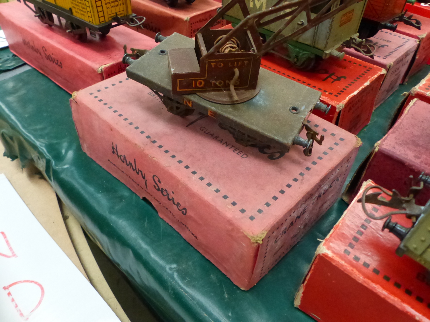 SIXTEEN HORNBY BOXED O GAUGE WAGONS TOGETHER WITH TWO CRANES - Image 6 of 9