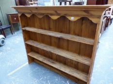 A PINE DRESSER RACK. W 154 X D 23 X H 130cms. TOGETHER WITH A GILT FRAMED MIRROR.