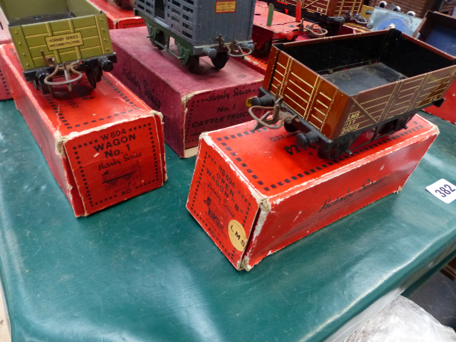 SIXTEEN HORNBY BOXED O GAUGE WAGONS TOGETHER WITH TWO CRANES - Image 2 of 9
