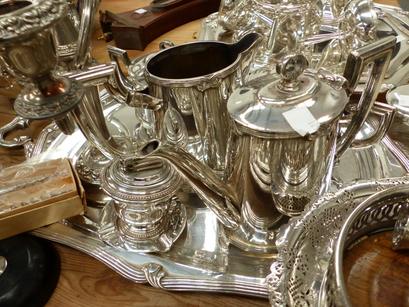 A GOOD COLLECTION OF SILVER PLATED WARES, TO INCLUDE SIGNED PIECES BY FRACALANZA, CHAMPAGNE SAUCERS, - Image 6 of 10