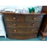 A MAHOGANY BOW FRONT CHEST OF TWO SHORT AND THREE LONG DRAWERS. W 122 x D 51 x H 99cms.