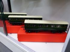 TWO HORNBY BOXED O GAUGE SOUTHERN RAIL CORRIDOR COACHES AND A SOUTHERN RAIL 3rd CLASS BRAKE CAR