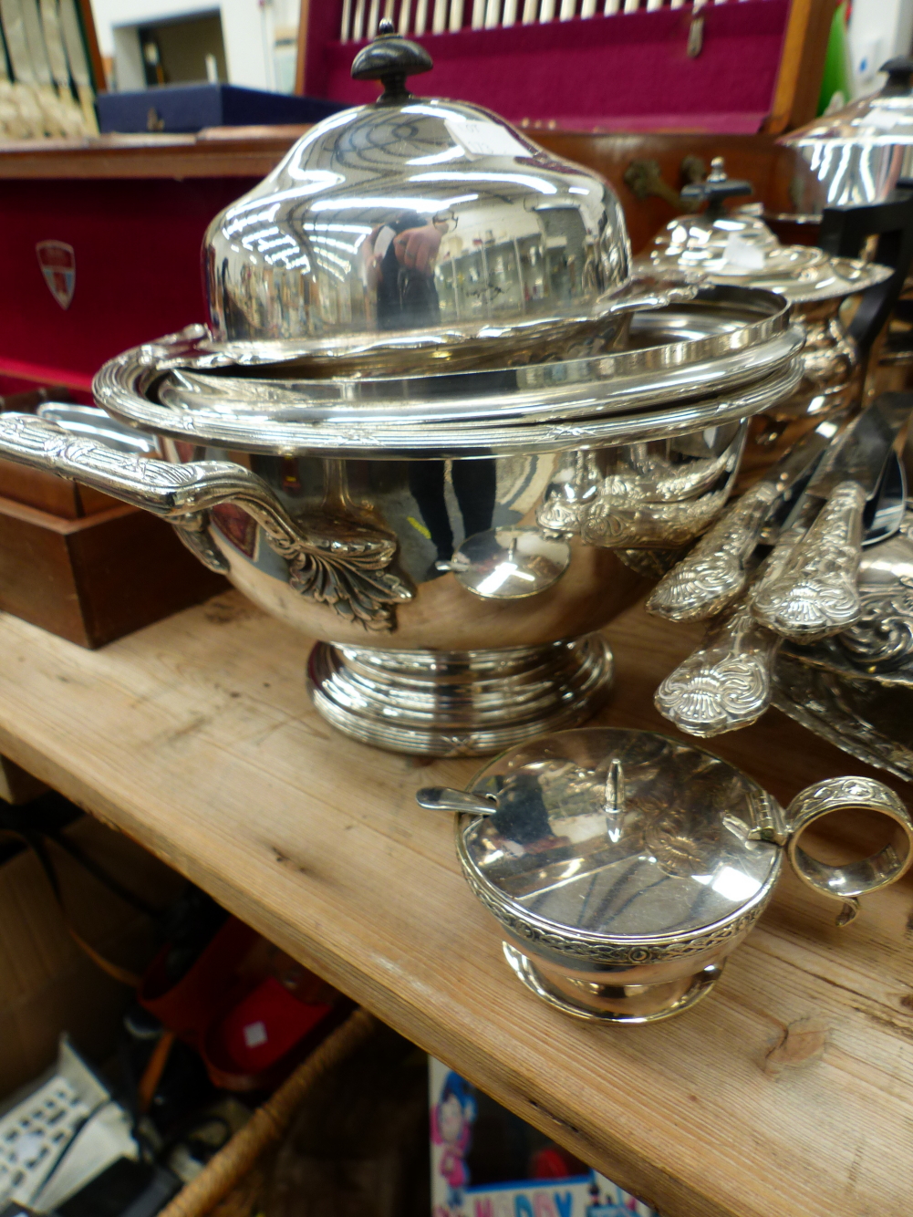 A GOOD COLLECTION OF SILVER PLATED WARES, TO INCLUDE SIGNED PIECES BY FRACALANZA, CHAMPAGNE SAUCERS, - Image 2 of 10