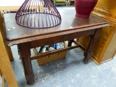 AN ANTIQUE OAK REFECTORY TYPE TABLE ON TURNED LEGS. W 116 X D 70 X H 76CMS.