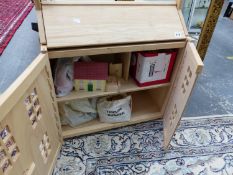 A GOOD QUALITY MODERN WOODEN DOLLS HOUSE AND WITH VARIOUS WOODEN FURNISHINGS.