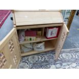 A GOOD QUALITY MODERN WOODEN DOLLS HOUSE AND WITH VARIOUS WOODEN FURNISHINGS.