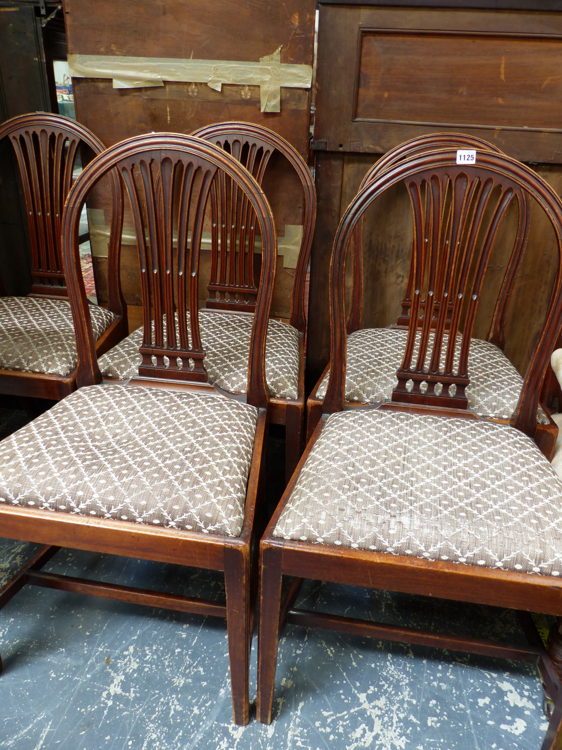 A SET OF FIVE MAHOGANY ROUND ARCHED BACKED DINING CHAIRS WITH DROP IN SEATS
