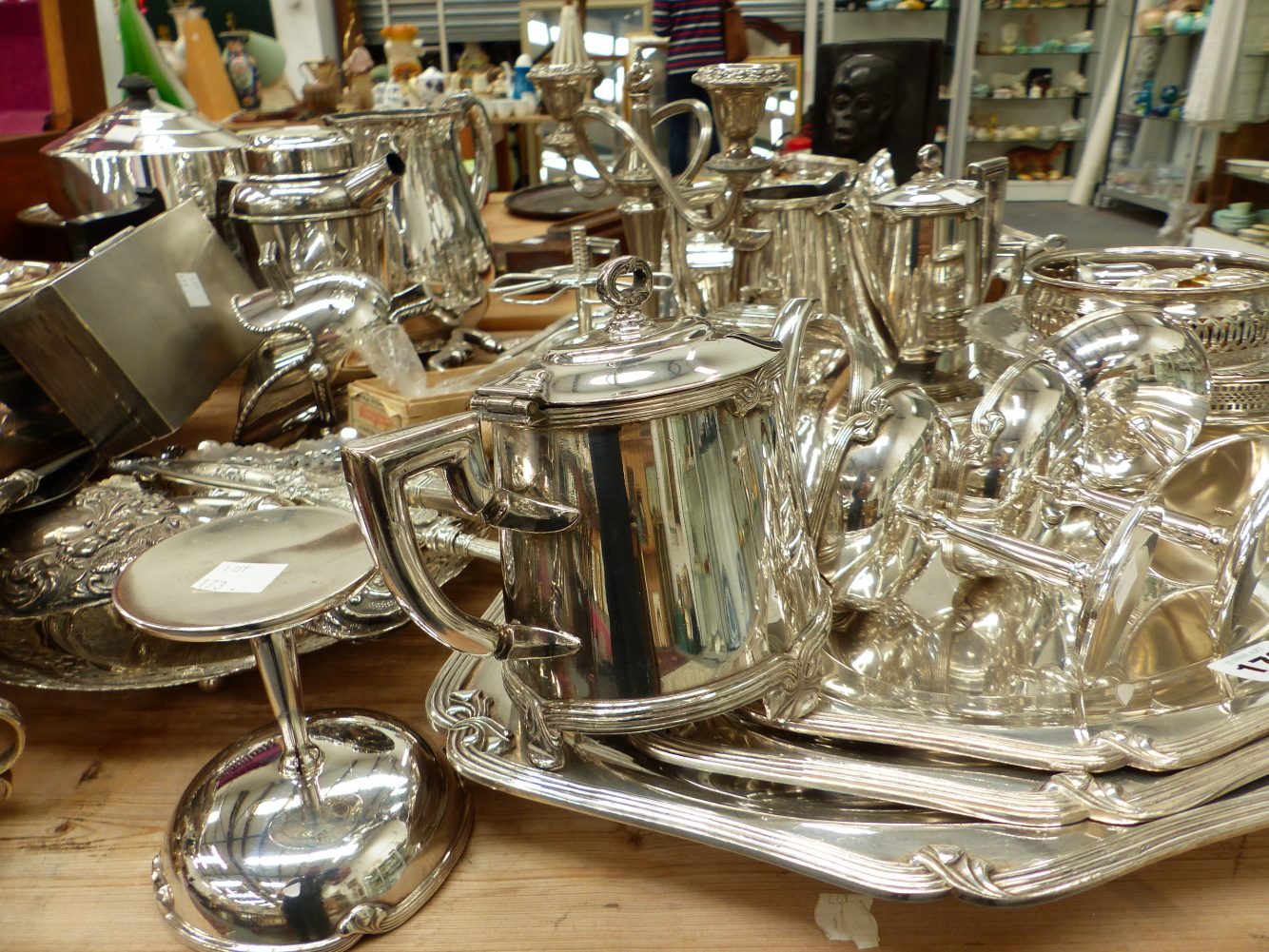 A GOOD COLLECTION OF SILVER PLATED WARES, TO INCLUDE SIGNED PIECES BY FRACALANZA, CHAMPAGNE SAUCERS, - Image 10 of 10