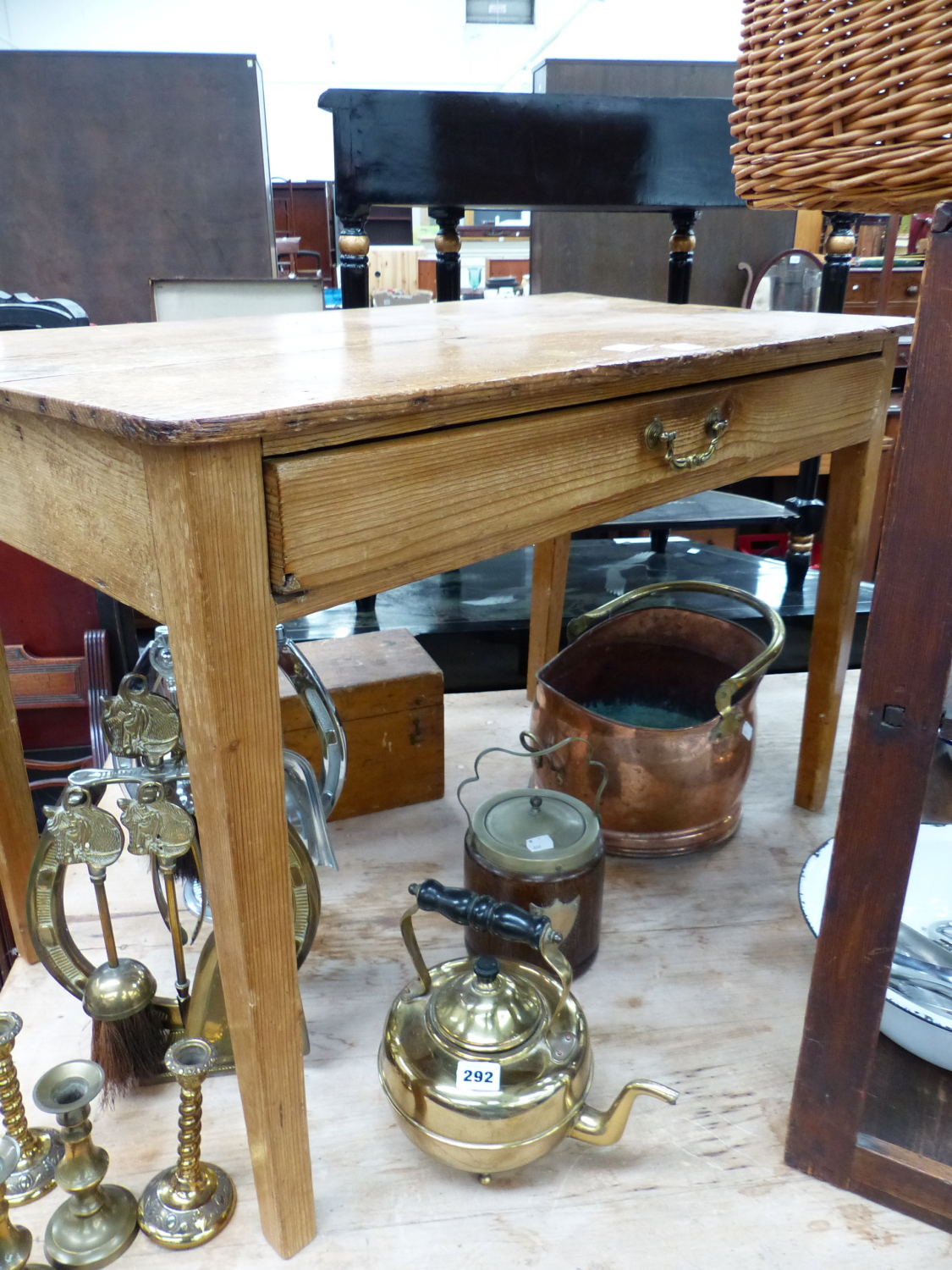 A PINE SINGLE DRAWER TABLE