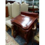 AN ANTIQUE STYLE HARDWOOD DAVENPORT DESK. W 56 X D 57 X H 86CMS.