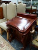 AN ANTIQUE STYLE HARDWOOD DAVENPORT DESK. W 56 X D 57 X H 86CMS.