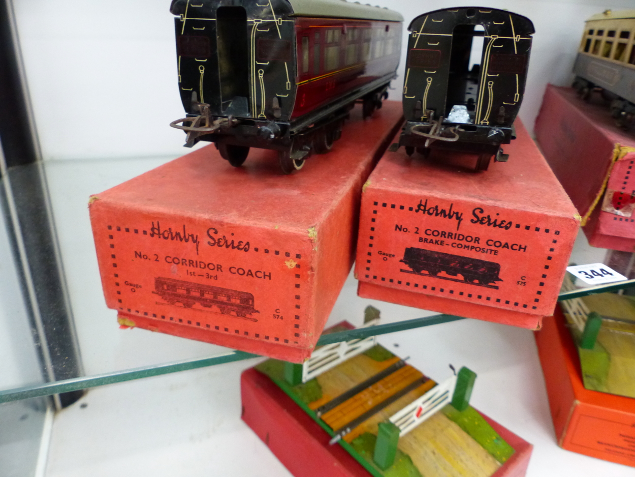 TWO HORNBY BOXED O GAUGE PULLMAN COACHES, A No. 2 CORRIDOR COACH TOGETHER WITH A No. 2 BRAKE - Image 3 of 7