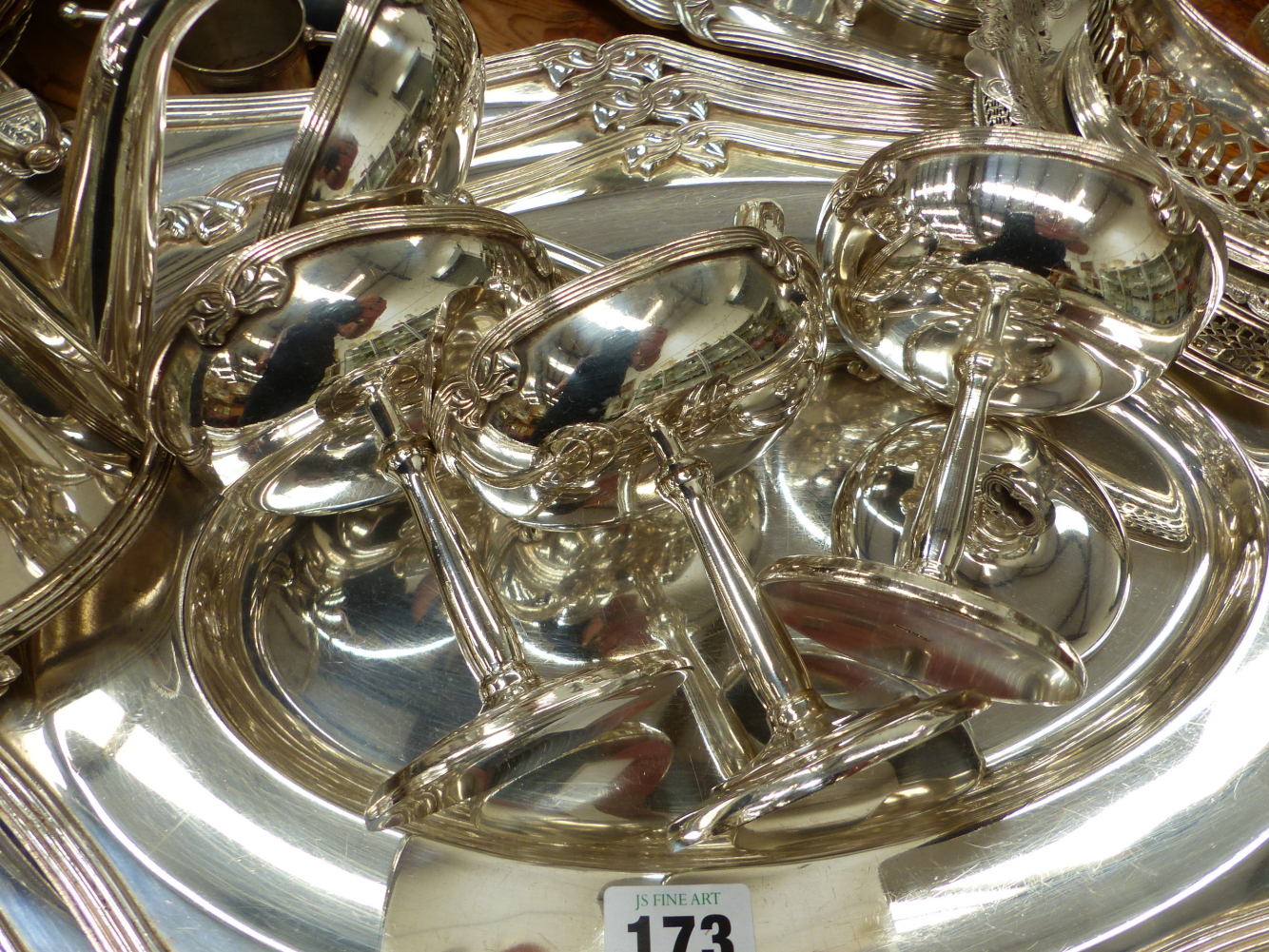 A GOOD COLLECTION OF SILVER PLATED WARES, TO INCLUDE SIGNED PIECES BY FRACALANZA, CHAMPAGNE SAUCERS, - Image 3 of 10