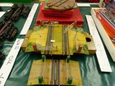 FIVE HORNBY BOXED O GAUGE TURNTABLES, ANOTHER LOOSE AND TWO LEVEL CROSSINGS