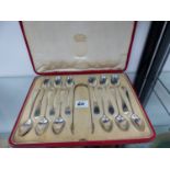 A CASED SET OF HALLMARKED SILVER TEASPOONS AND SUGAR TONGS.