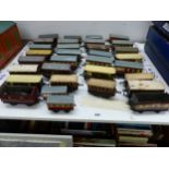 THIRTY TWO HORNBY O GAUGE TRAIN CARRIAGES