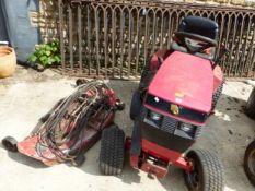 TORO WHEEL HORSE 416, 8 SPEED, WITH GOOD CUTTING BED, SPARE BELTS