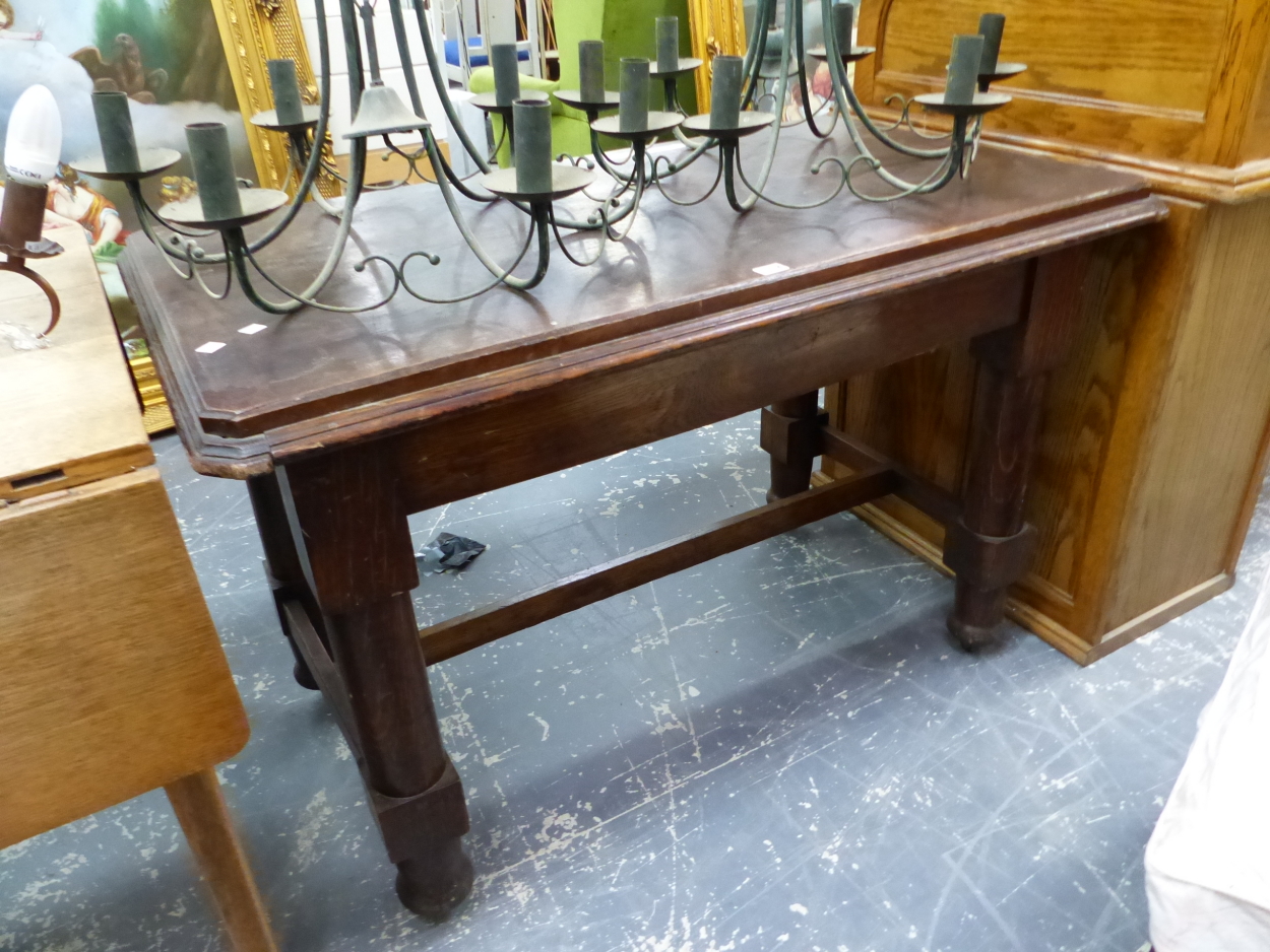 AN OAK TABLE WITH SUBSTANTIAL CYLINDRICAL LEGS