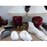 A PAIR OF DECORATIVE CLASSICAL STYLE TABLE LAMPS, FOUR PLASTER SCULPTURES, A PAIR OF TRENCH ART