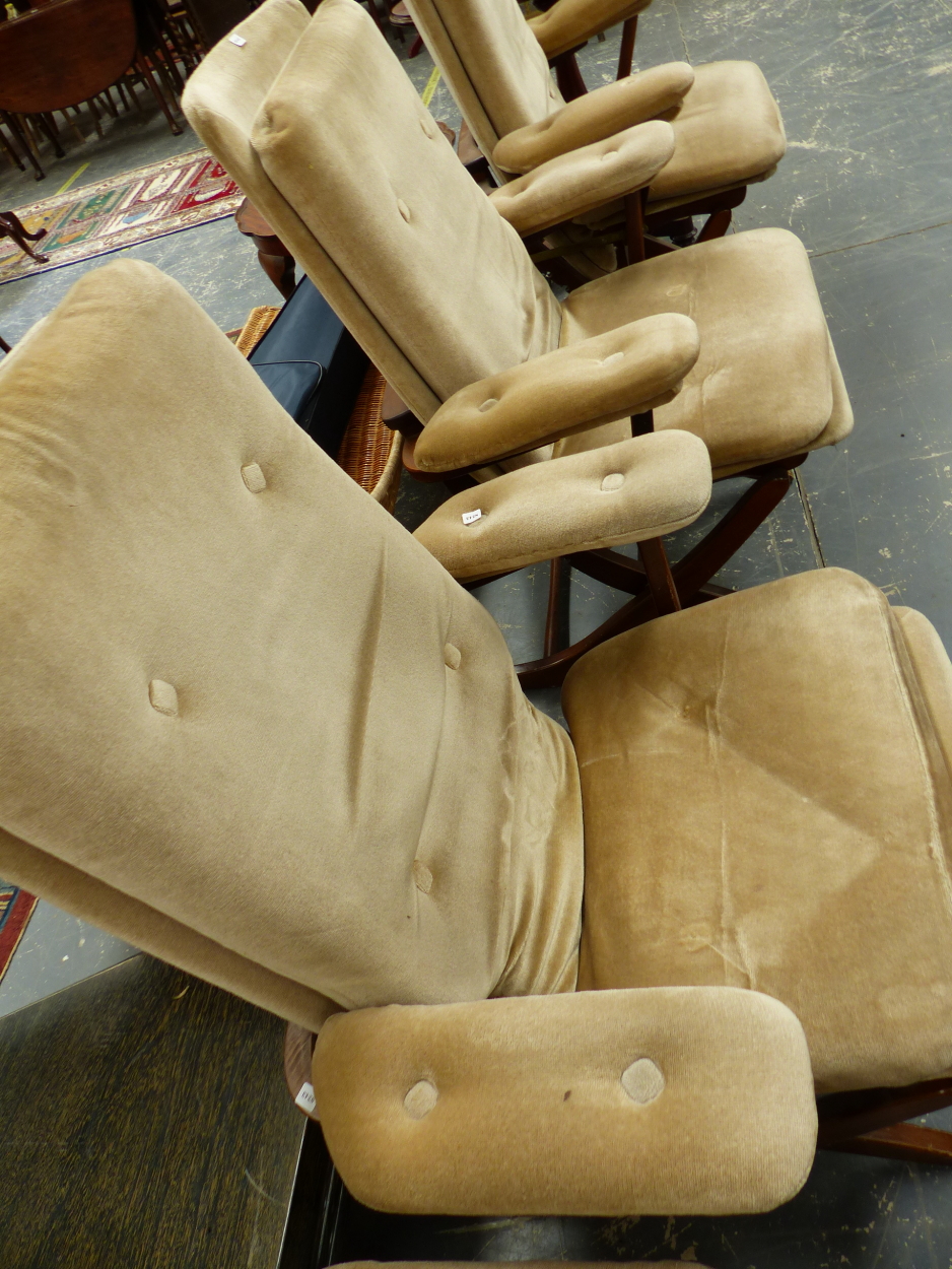 A SET OF FOUR BEIGE UPHOLSTERED BUTTON BACKED ELBOW CHAIRS ADJUSTABLE ON STAINED WOOD LEGS - Image 2 of 4