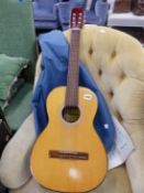 A CHILDS SMALL GUITAR AND TWO TRAYS.