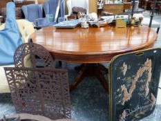 AN OAK CIRCULAR BREAKFAST TABLE ON BALUSTER COLUMN AND THREE LEGS. Dia. 148cms.