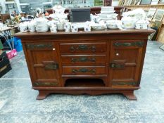 A MAHOGANY SIDEBOARD, THE CENTRAL THREE DRAWERS OVER A SHELF AND FLANKED BY DOORS WITH ARTS AND