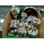 A HALLMARKED SILVER SUGAR SHAKER, TWO PAIRS OF SILVER DWARF CANDLESTICKS, A THREE PIECE CRUET SET,