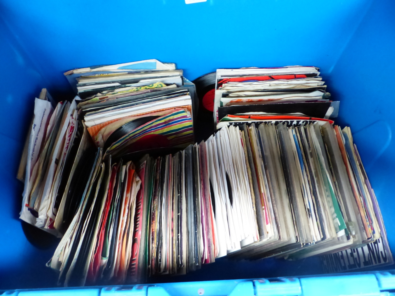 A COLLECTION OF 7" SINGLE RECORDS