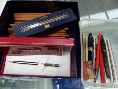 A SMALL COLLECTION OF VINTAGE PENS