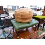 A BUTTONED GREEN LEATHER FOOTSTOOL, A BROWN LEATHER POUFFE AND A GREEN PAINTED TURNED WOOD