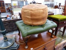 A BUTTONED GREEN LEATHER FOOTSTOOL, A BROWN LEATHER POUFFE AND A GREEN PAINTED TURNED WOOD