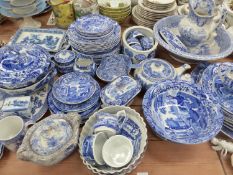 A LARGE QUANTITY OF COPELAND SPODES ITALIAN PATTERN BLUE AND WHITE DINNER WARES ETC, TOGETHER WITH