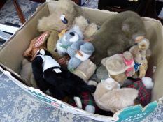 BOX OF CUDDLY /SOFT TOYS.