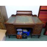 A VICTORIAN MAHOGANY PEDESTAL DESK. THE CENTRAL LEATHER INSET SLOPING TOWARDS A KNEEHOLE FLANKED