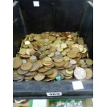 A LARGE BOX OF VINTAGE UK COINS
