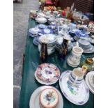 A LARGE COLLECTION OF BLUE AND WHITE DINNER WARES, A WEDGWOOD LITCHFIELD PART DINNER SERVICE, A