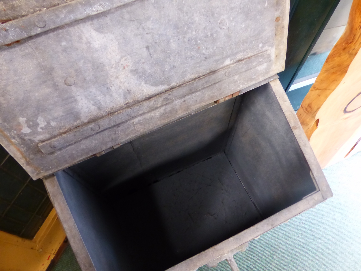 A DATED GALVANISED LOG BIN WITH MASSIVE LOCK CLASP - Image 4 of 4